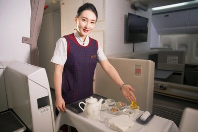 国航波音747-8头等舱推出“紫轩茶道”特色餐饮服务